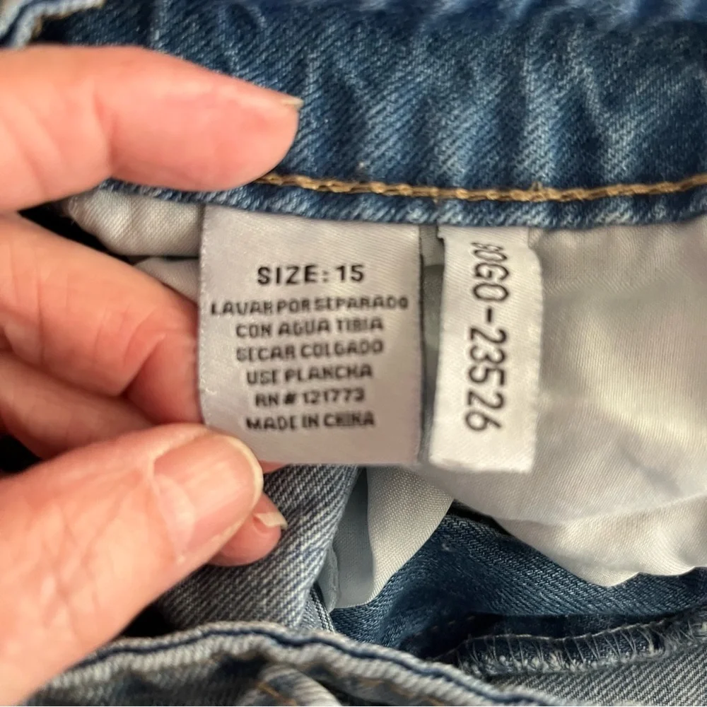GOGO Women's Distressed Light Blue Straight Leg Cropped Jeans
